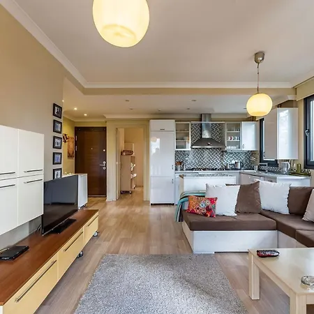 Lovely Near Marmaray And Caddebostan Coast In Kadikoy