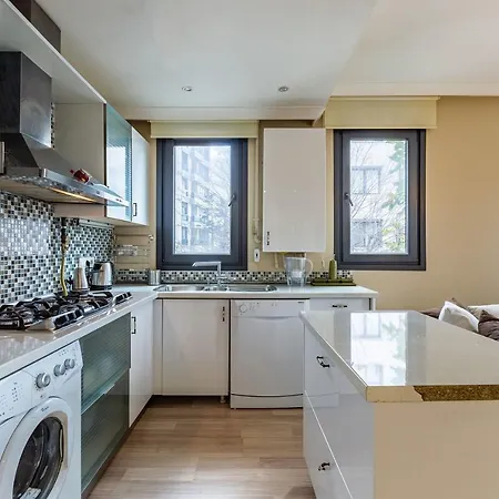Lovely Near Marmaray And Caddebostan Coast In Kadikoy